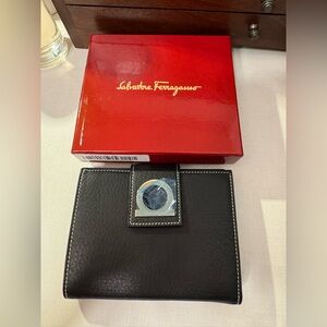 Salvatore Ferragamo Nero Calf Leather Gancini Wallet